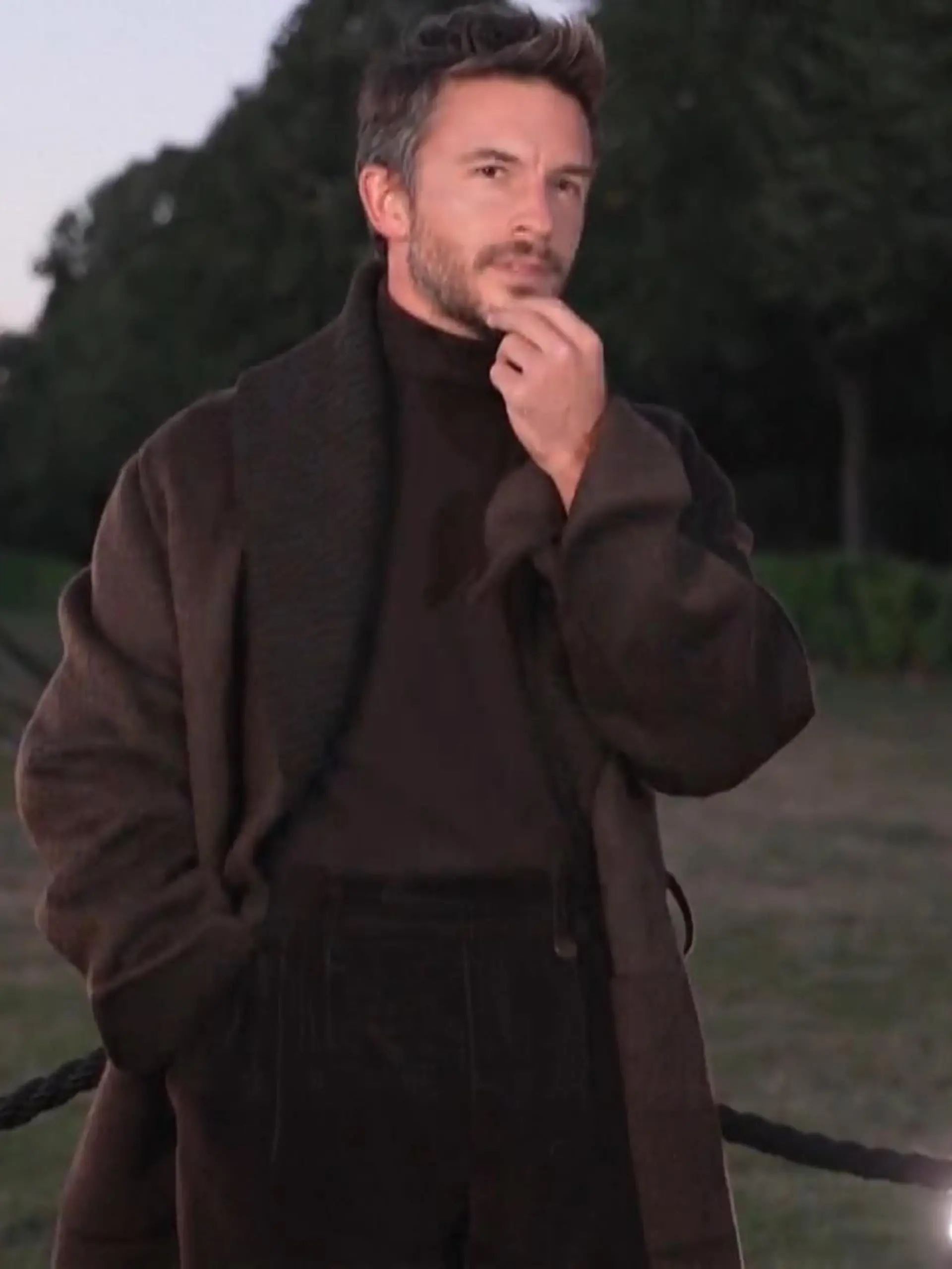 Bild zu: "ER ist „Sexiest Man Alive“ 2025! Hollywood-Schauspieler schreibt Geschichte"