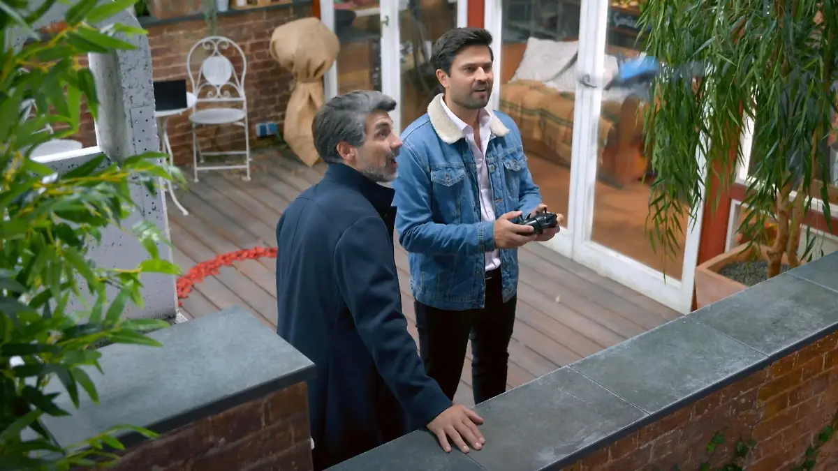 Unter uns“-Folge vom 17.11.25 auf RTL+: Paco lässt eine Drohne in der Schillerallee fliegen