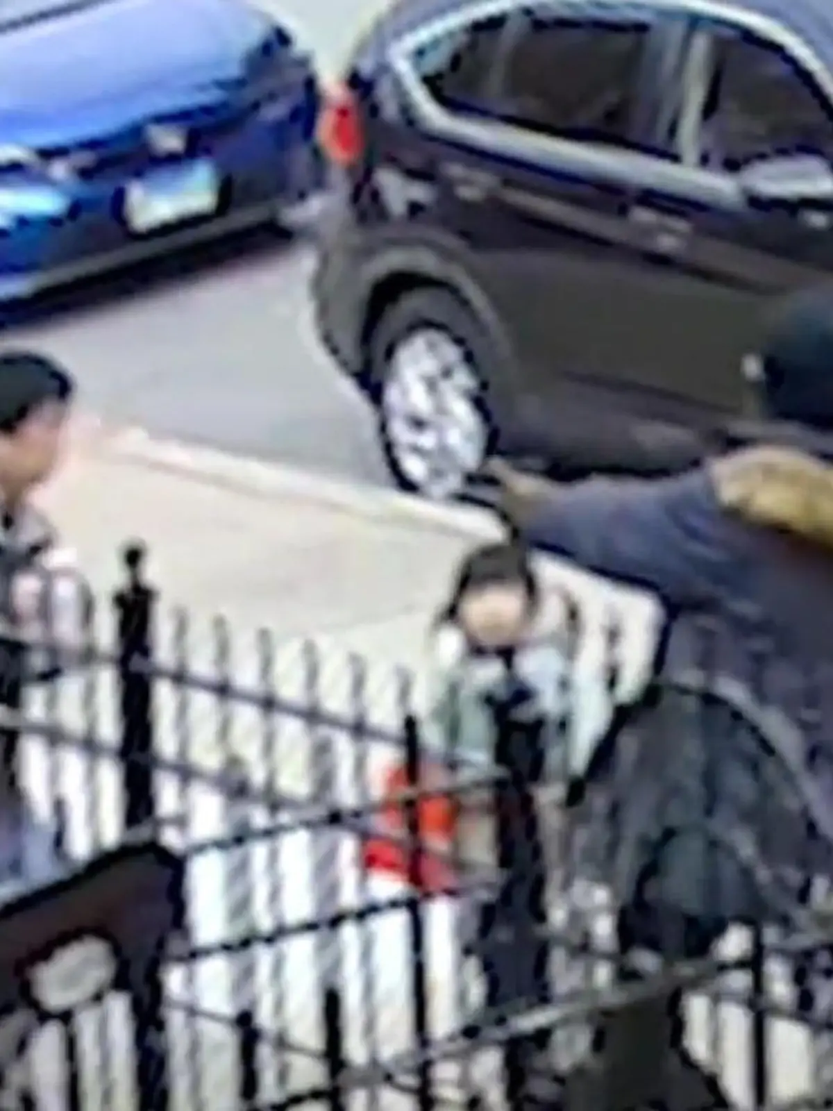 Bild zu: "Vor den Augen seiner Tochter! Räuber bedrohen Familienvater mit Waffe"