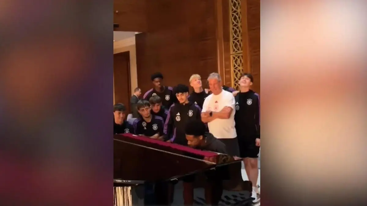 Rührender Abschied! Nationalspieler begeistert Mannschaft mit Klavierauftritt WM ohne Natnael Abraha