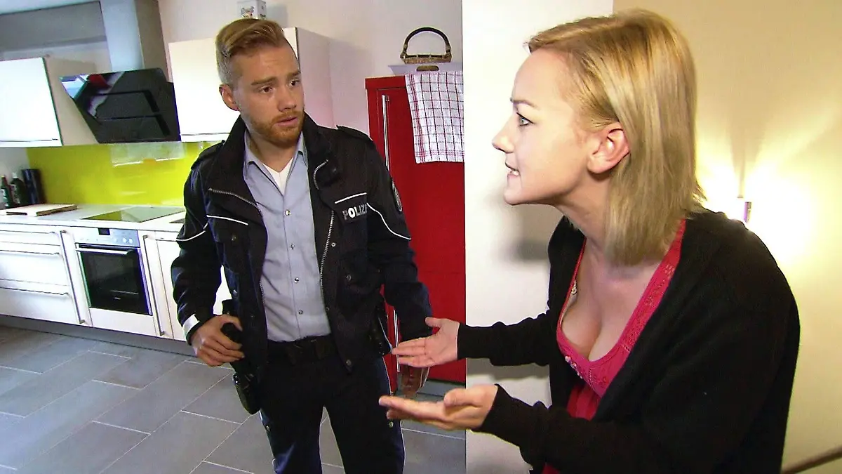 Frau wird in eigener Wohnung belästigt