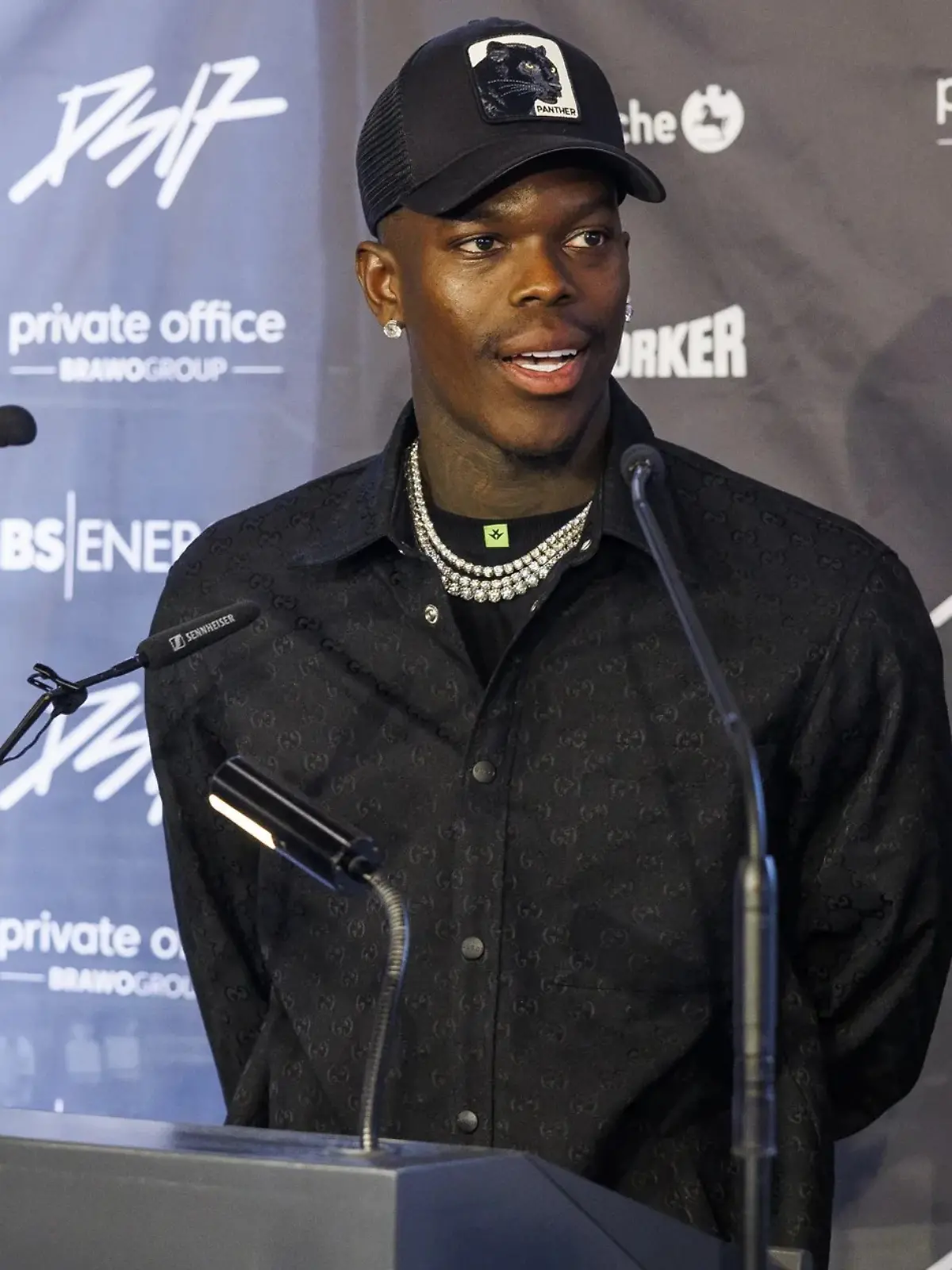 Dennis Schröder in der Dornse des Altstadtrathauses in Braunschweig anlässlich des Empfangs zum gewonnenen Europameister-Titel im September. (Archivbild)