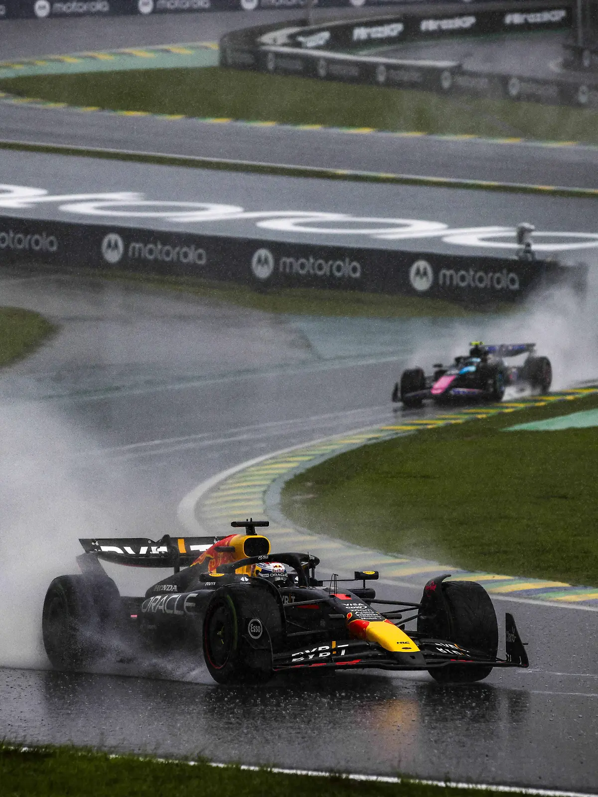 Fährt Max Verstappen in Brasilien vorneweg? Alle Infos zu TV-Übertragung und Live-Stream des Sao-Paulo-GPs 2025 gibt’s hier.