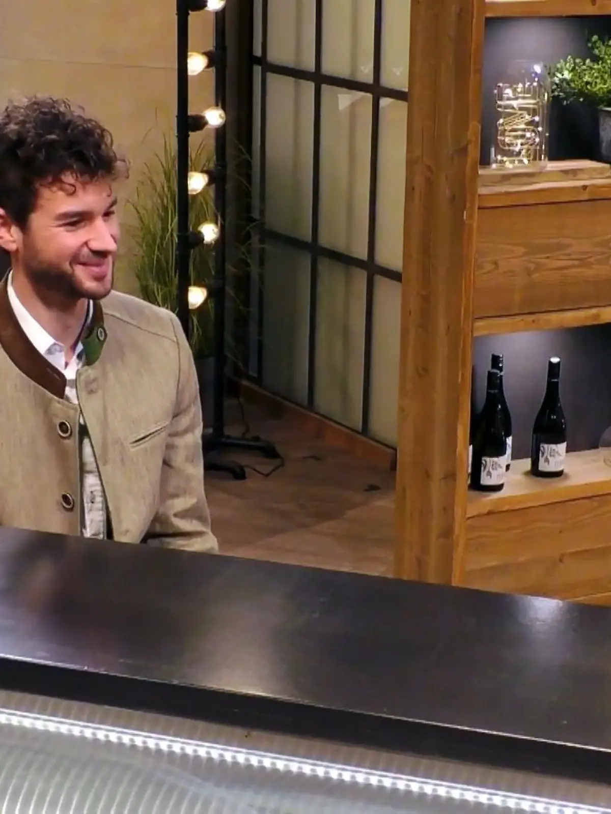 Bild zu: "Doch bei Saskia kann Alex wohl nicht mithalten"