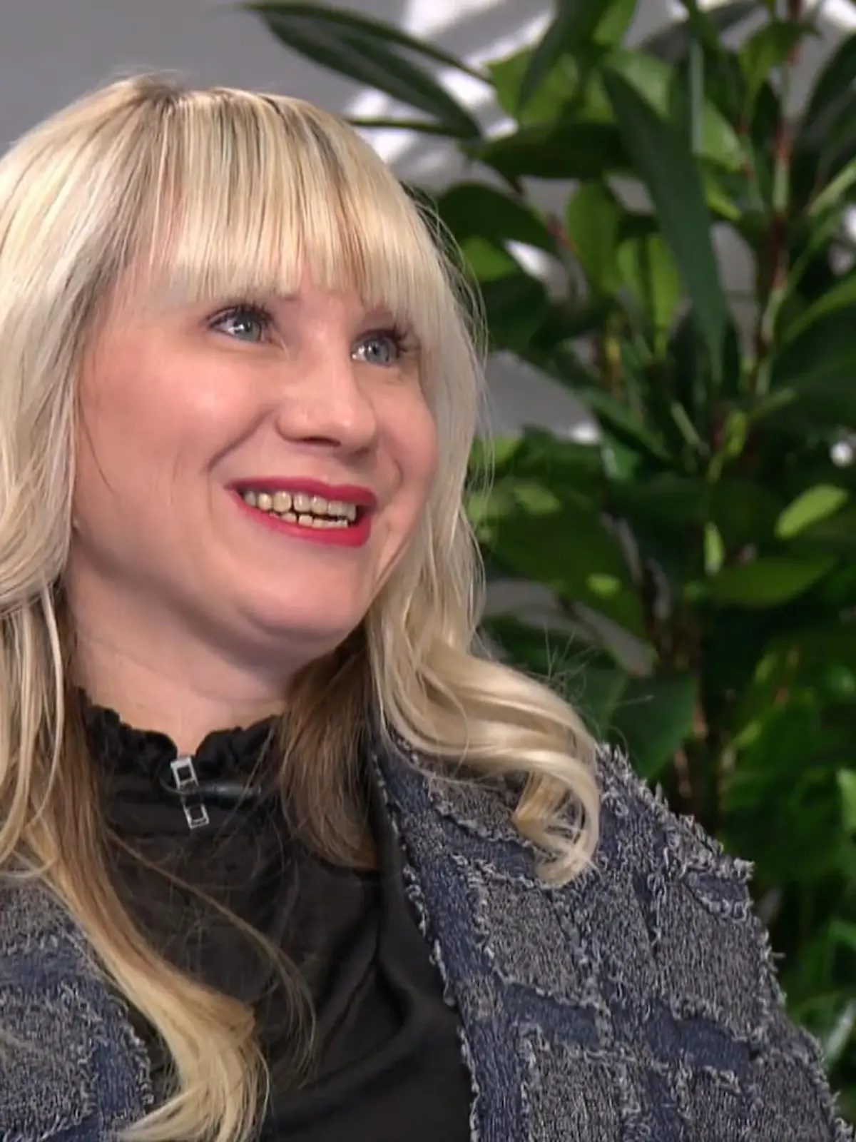 Bild zu: "Nora stellt sich dem Urteil ihrer vier Konkurrentinnen"