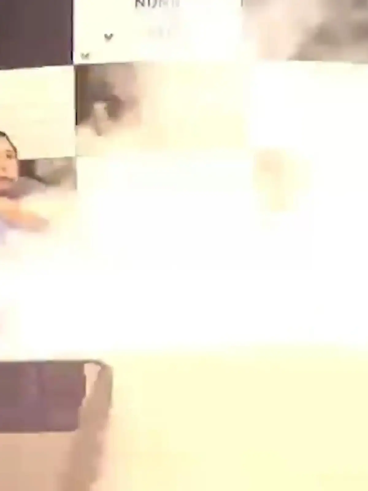 Bild zu: "Feuer-Explosion im Schlafzimmer! Bei diesem Paar wird es gefährlich heiß!"