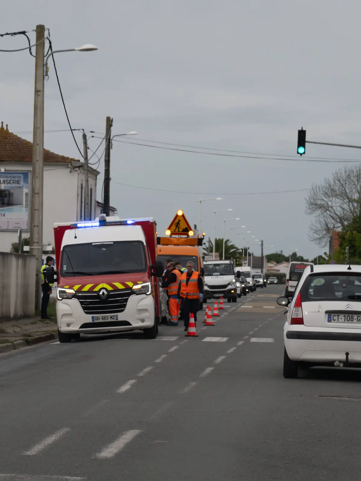 Angriff mit einem Fahrzeug auf der Insel Oleron Dolus, 05.11.2025 Passagiere auf der Insel Oleron angefahren Der Autofahrer rief bei seiner Festnahme „Allah Akbar“