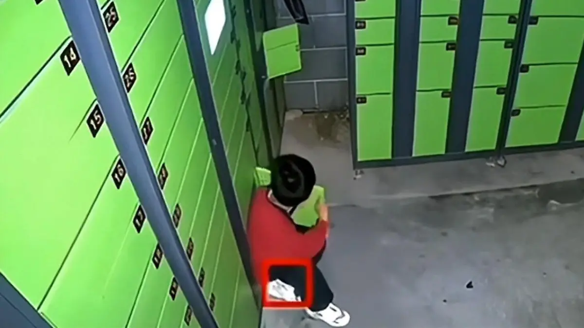 Kleiner Junge schließt sich selbst im Schließfach ein – Lebensgefahr! Dieser Streich ist gar nicht lustig