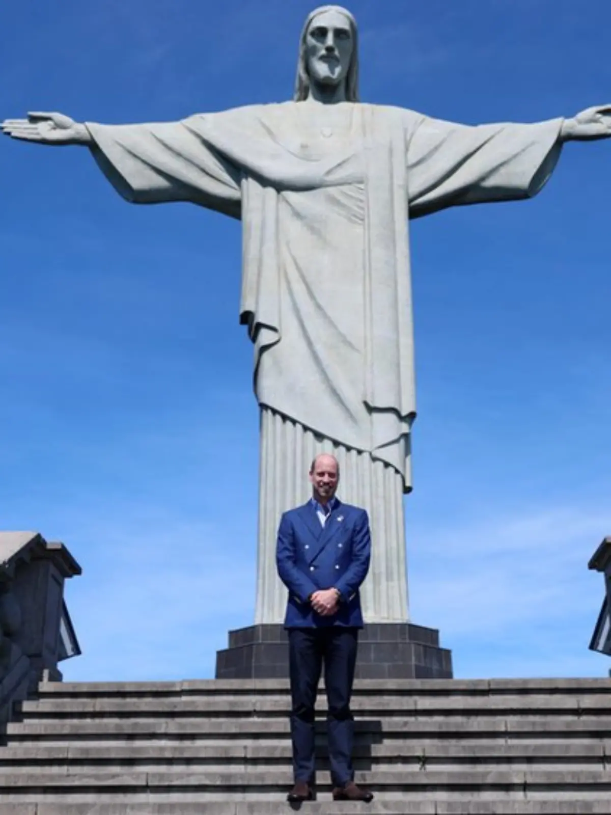 Bild zu: "Auf Mamas Spuren! Prinz William stellt Dianas ikonischen Moment nach"