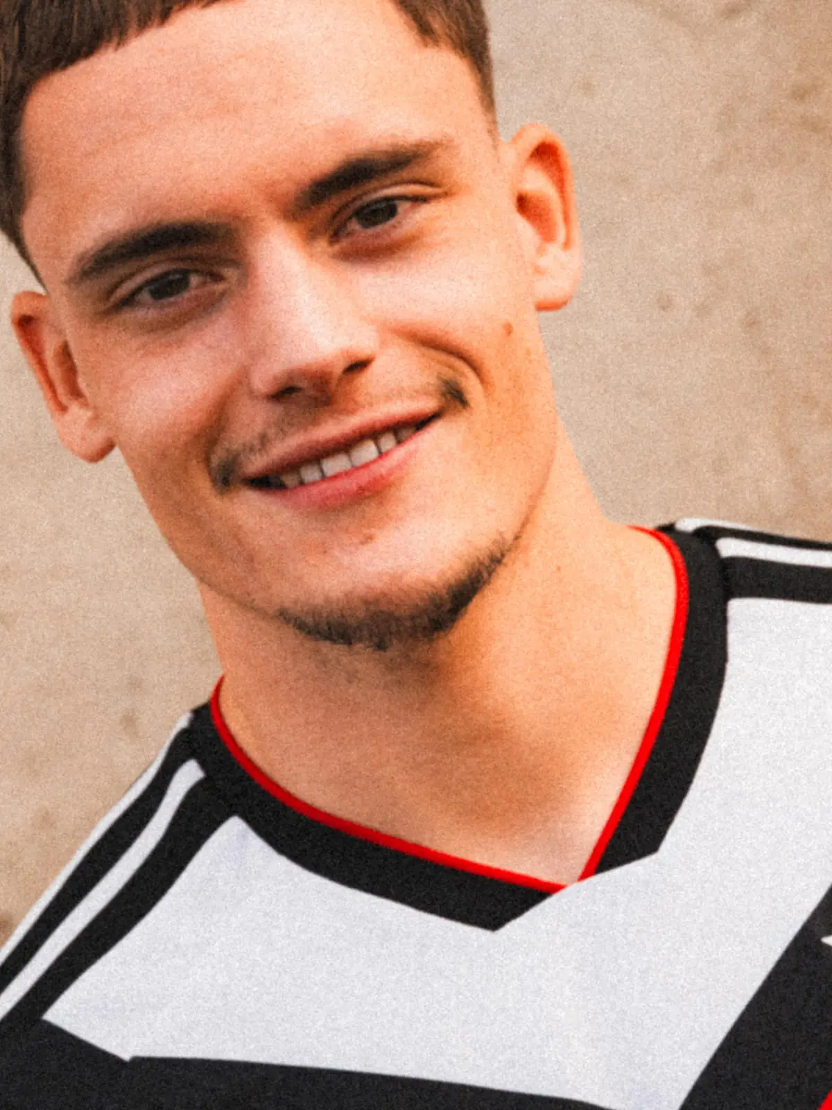 Bild zu: "In diesem Trikot wollen wir den Titel holen"