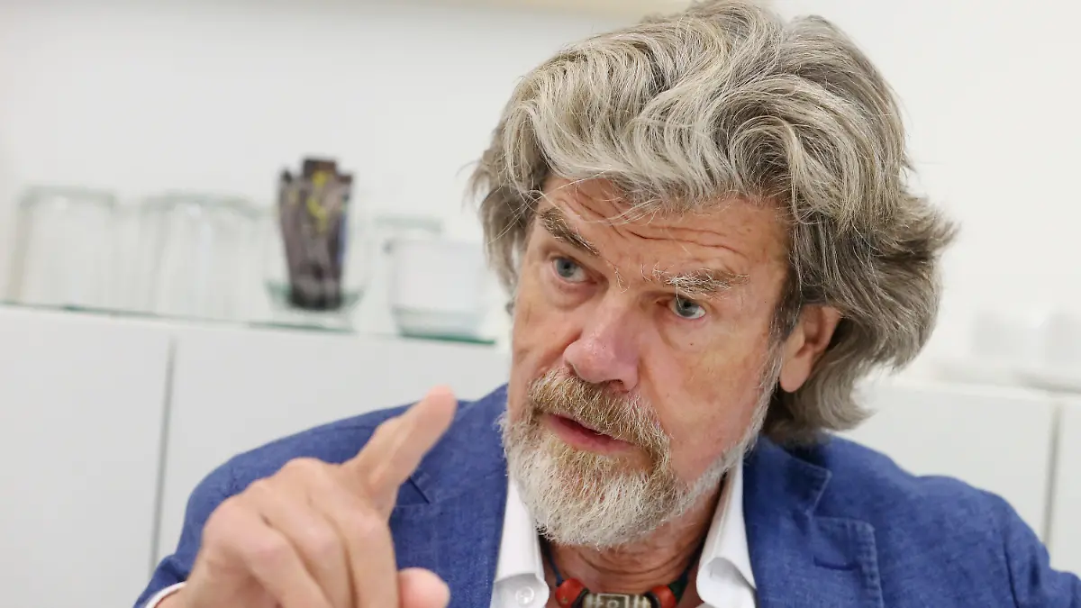 ARCHIV - 18.09.2019, Nordrhein-Westfalen, Oberhausen: Der Südtiroler Bergsteiger und Autor Reinhold Messner setzt sich seit Jahrzehnten gegen Umweltzerstörung und Klimawandel ein.(zu dpa: «Reinhold Messner lehnt Straßenblockaden von Klimaaktivisten ab») Foto: Roland Weihrauch/dpa +++ dpa-Bildfunk +++
