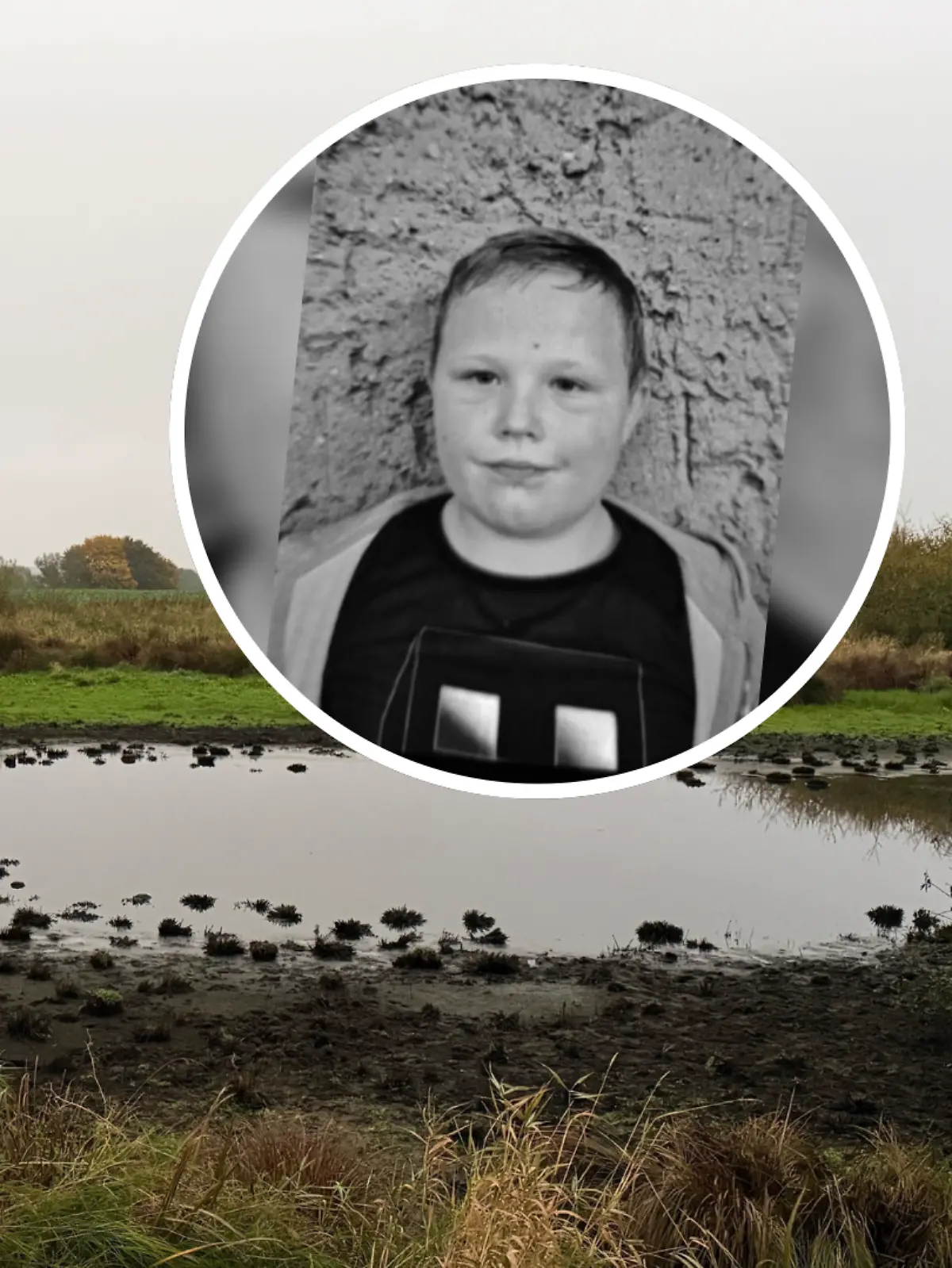 An einem Tümpel im Wald bei Klein Upahl wird die Leiche von Fabian am 14. Oktober gefunden. Die Polizei geht davon aus, dass der Achtjährige bereits am Tag seines Verschwindens am 10. Oktober getötet und dort abgelegt wurde.