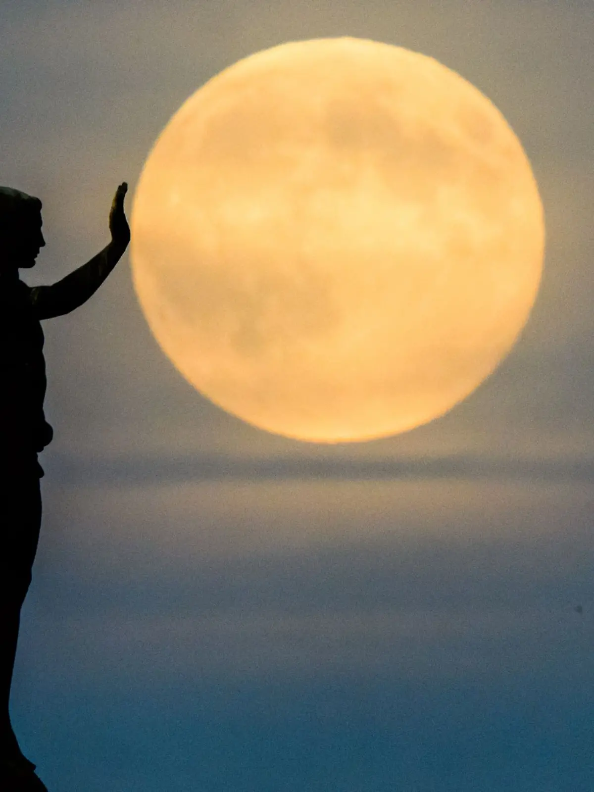 Bild zu: "Heute ist Januar-Vollmond! Diese drei Sternzeichen lassen Altlasten los"