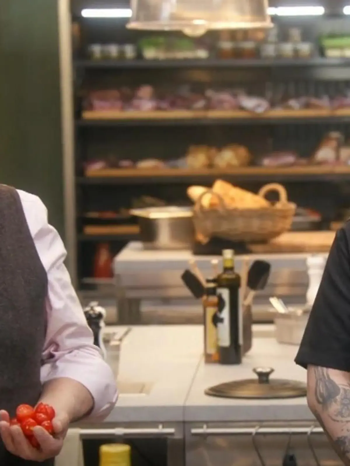 Bild zu: "Große Ehrfurcht in Mälzers Meisterklasse"