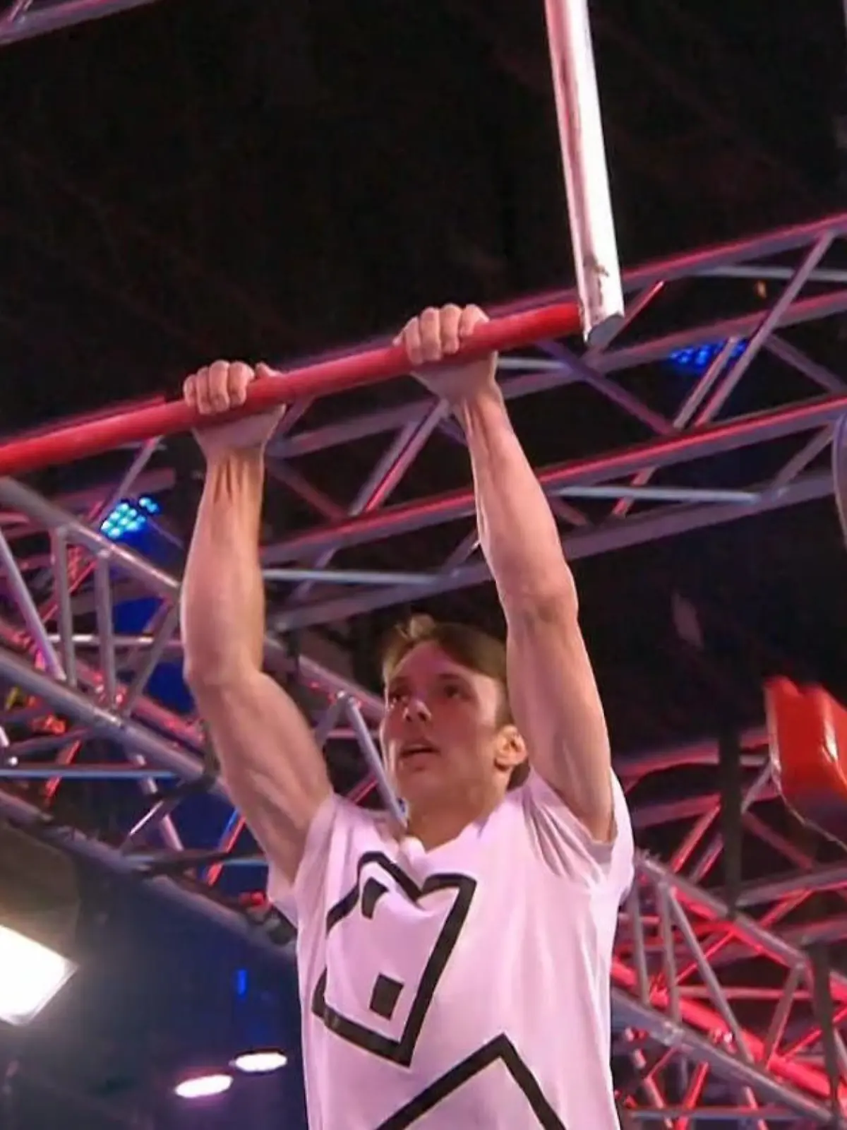 Bild zu: "Dieser „Ninja Warrior“ lässt alle anderen Athleten alt aussehen"