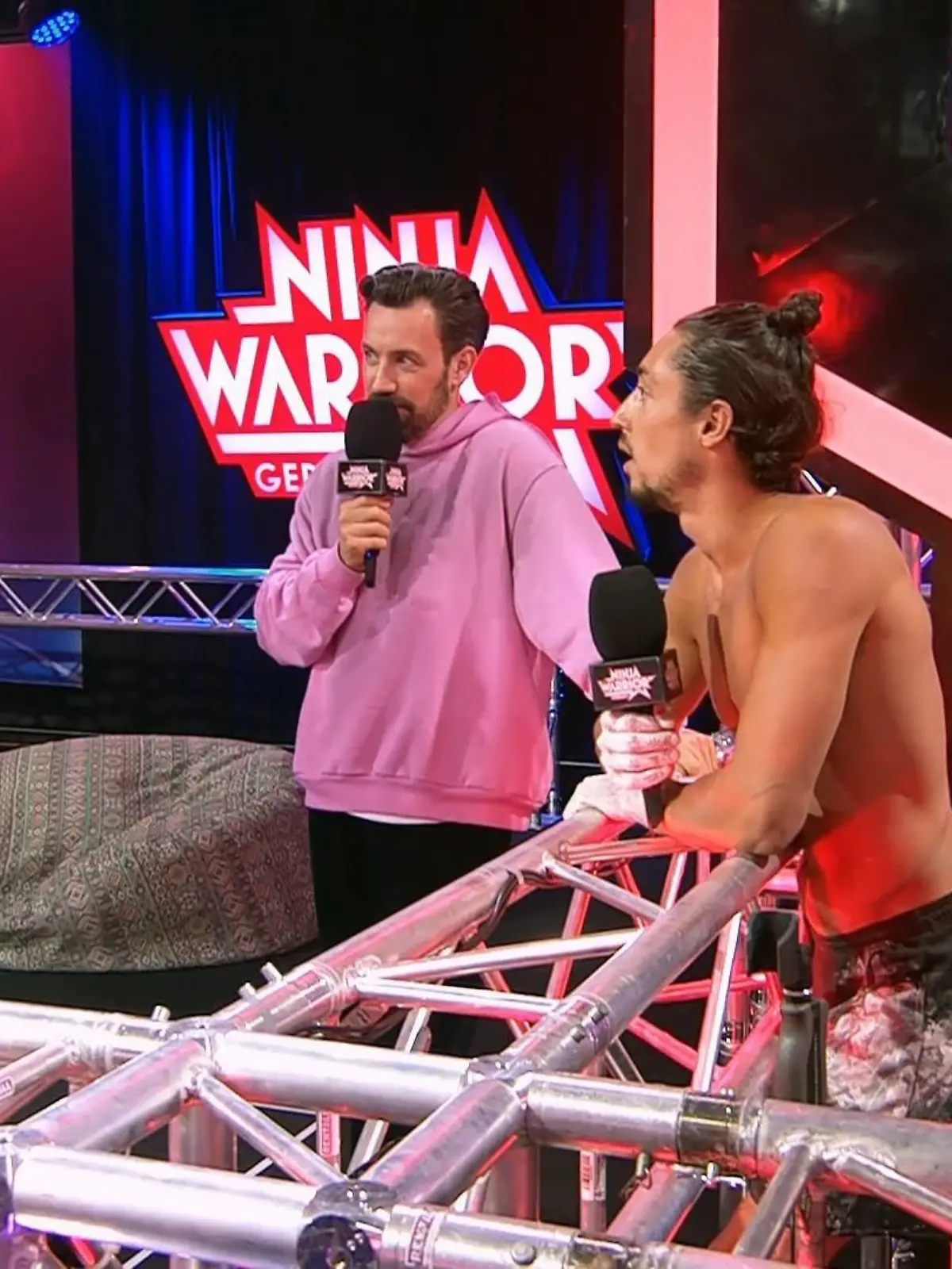 Bild zu: "Frank Buschmann macht René Casselly eine Ansage"