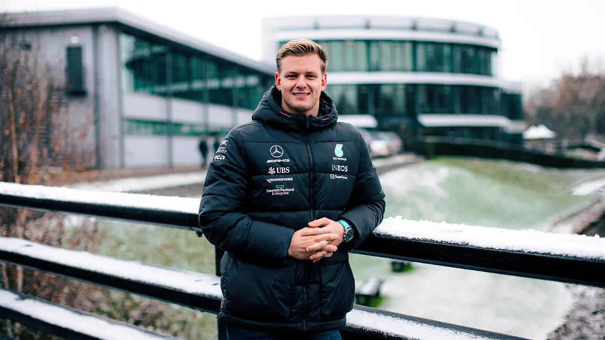 Mercedes-AMG PETRONAS F1 Team signs Mick Schumacher as Reserve Driver for 2023 EDITORIAL ONLY Copyright: Mercedes-Benz AG via Kolvenbach *** Mercedes AMG PETRONAS F1 Team signs Mick Schumacher as Reserve Driver for 2023 EDITORIAL ONLY Copyright Mercedes Benz AG via Kolvenbach Mick Schumacher joins Mercedes-AMG PETRONAS F1 Team as Reserve Driver for 2023 - 5 - hi-res