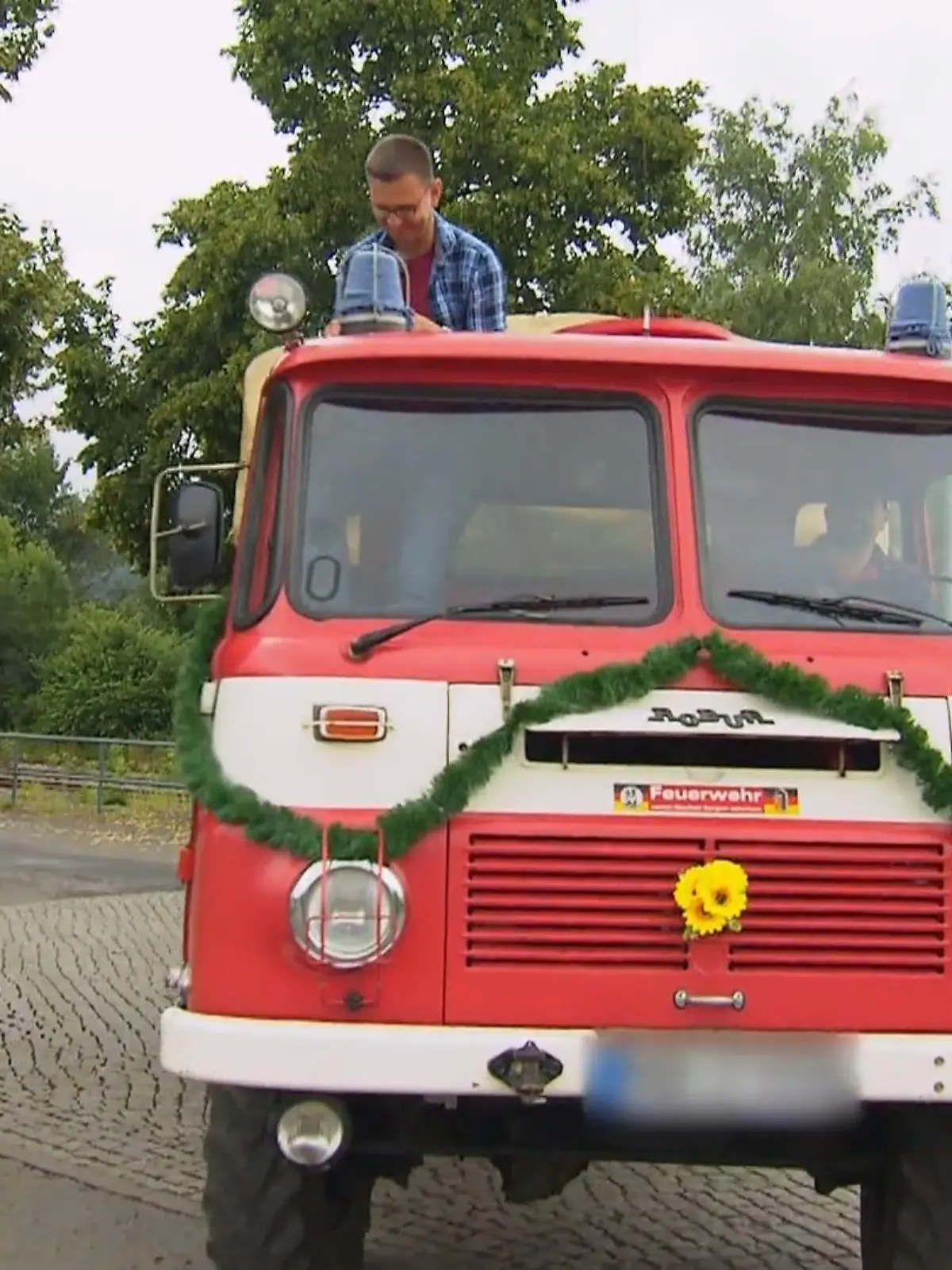 Bild zu: "Thomas holt Sandra und Michaela ab"