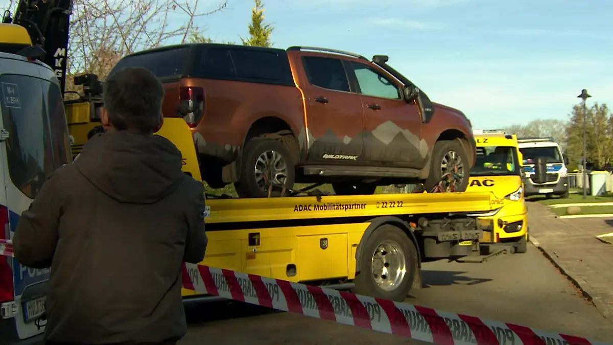 Neue Durchsuchung! HIER beschlagnahmt die Polizei das Auto der Ex-Freundin Fabian (†8) aus Güstrow