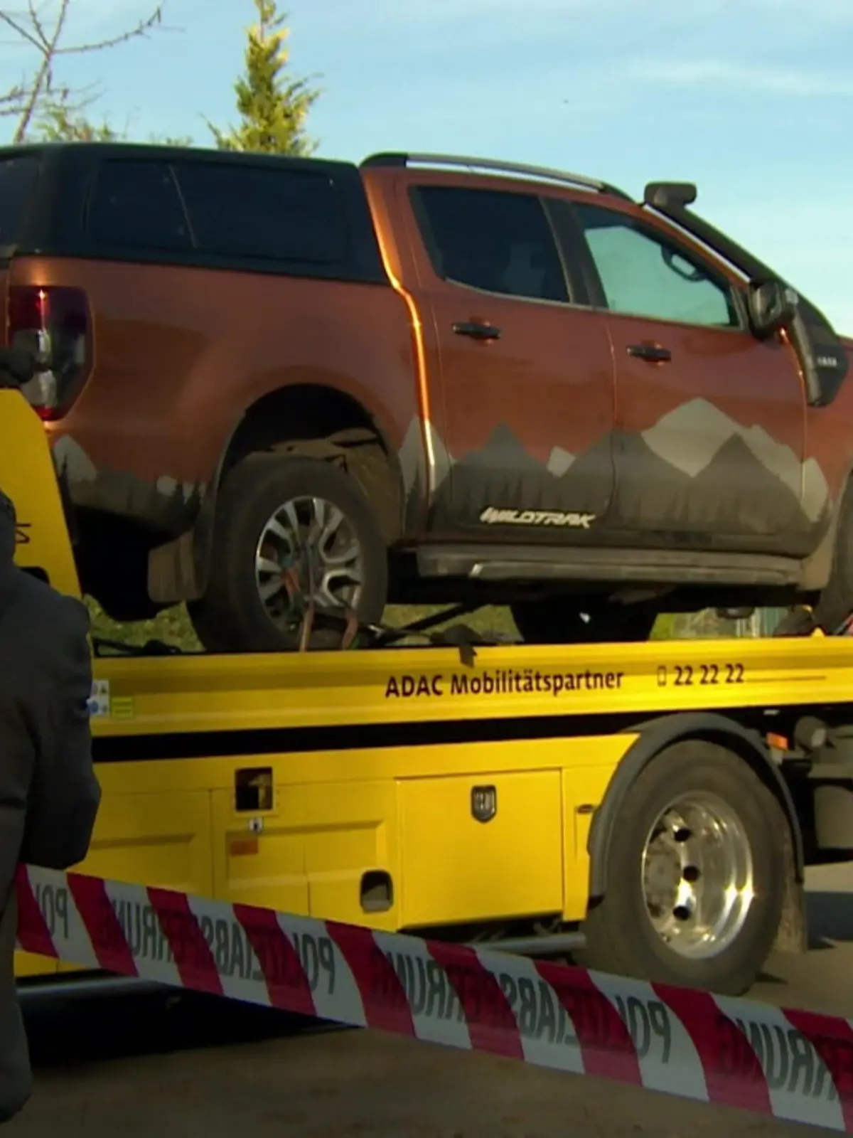 Bild zu: "Neue Durchsuchung! HIER beschlagnahmt die Polizei das Auto der Ex-Freundin"