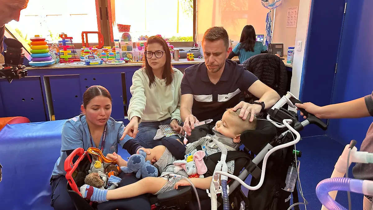 Oliver Staub (2) bei seiner Therapie im CRIT-Rehazentrum in Morelia (Mexiko).