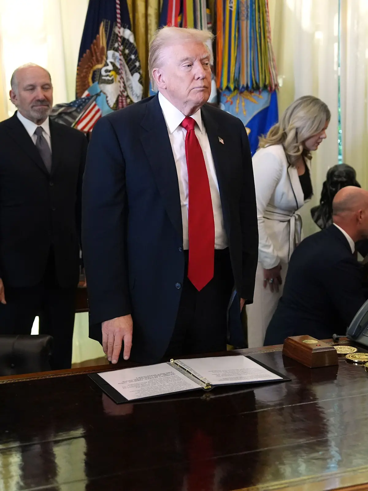 Bild zu: "Mann kollabiert während Trump-Pressekonferenz"