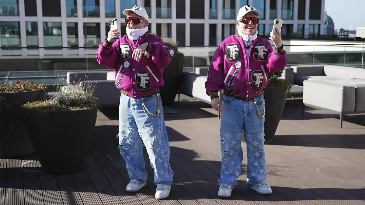 Zu Besuch bei den 75-Jährigen Fashion-Twins in Berlin Guttmann-Twins