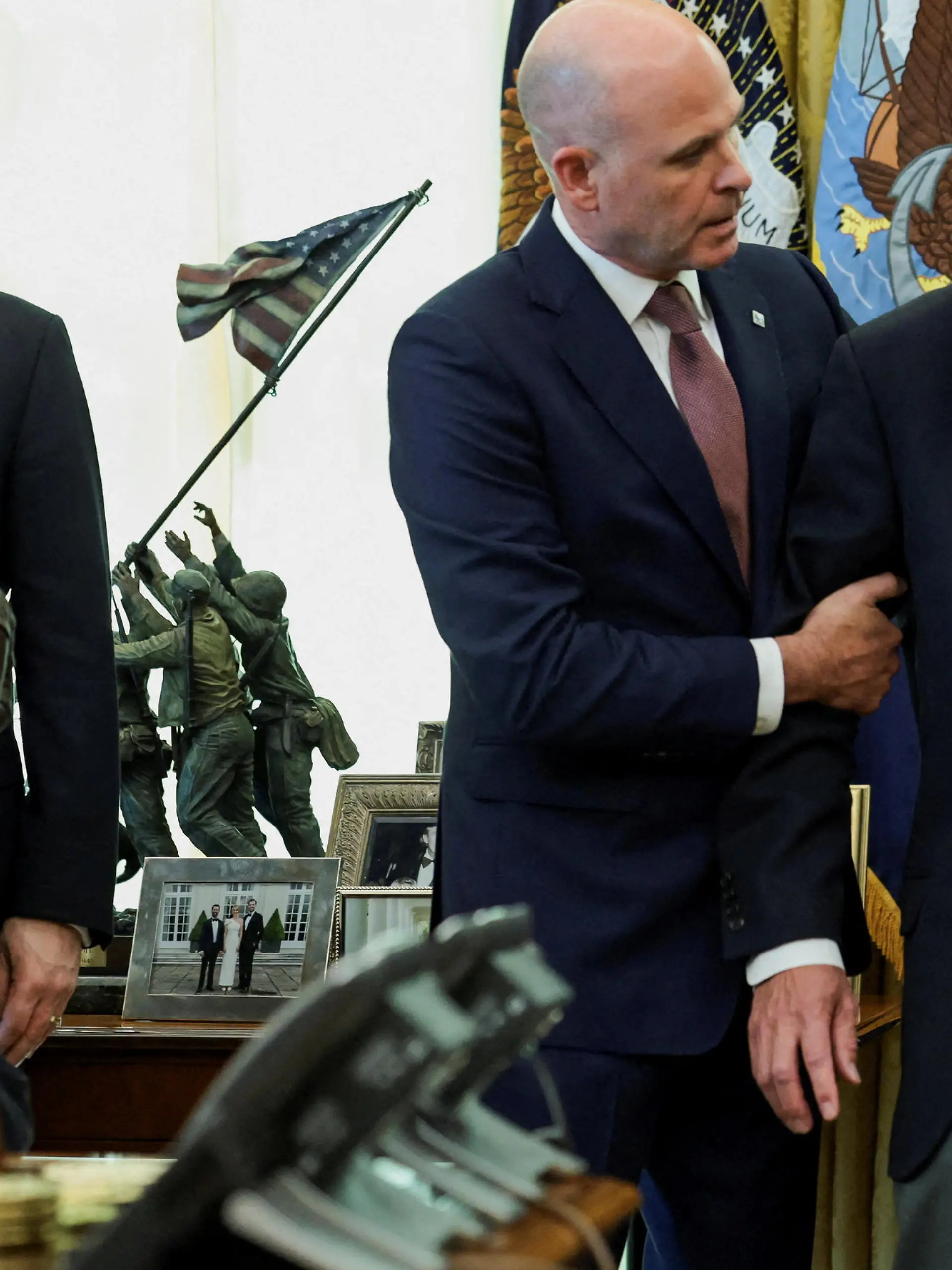 Bild zu: "Panik im Weißen Haus! Mann kollabiert während Trump-Pressekonferenz"