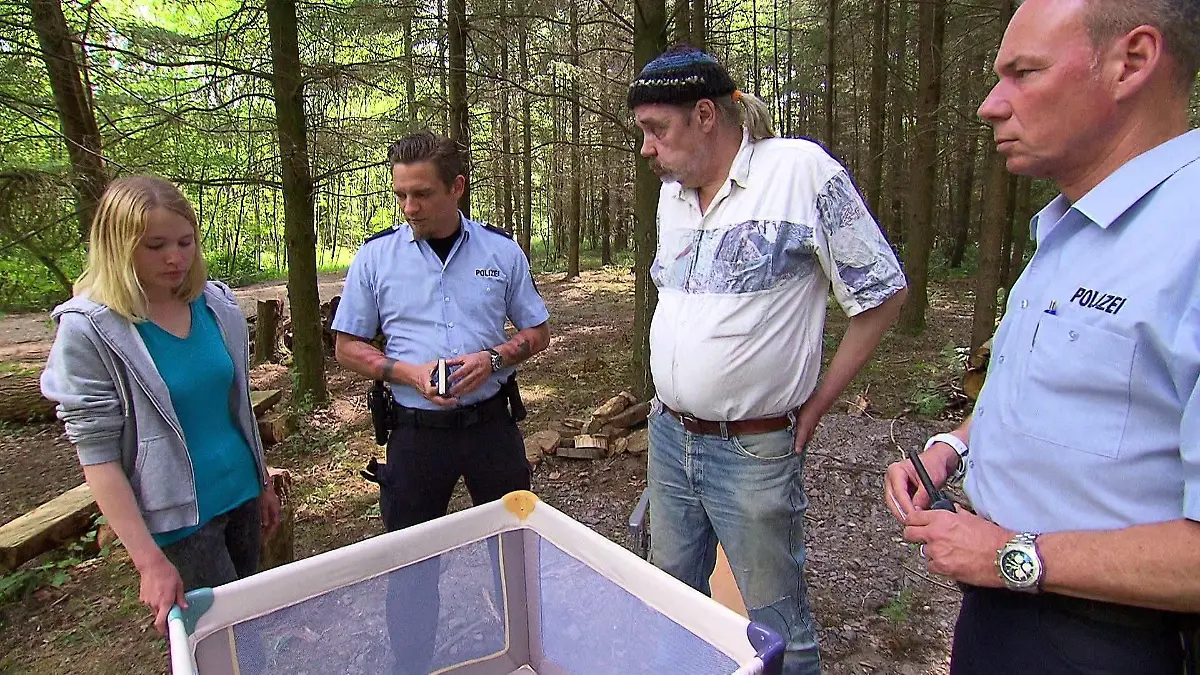 Kinderbett im Wald / Fress-Attacke enthüllt grausames Kinder-Schicksal