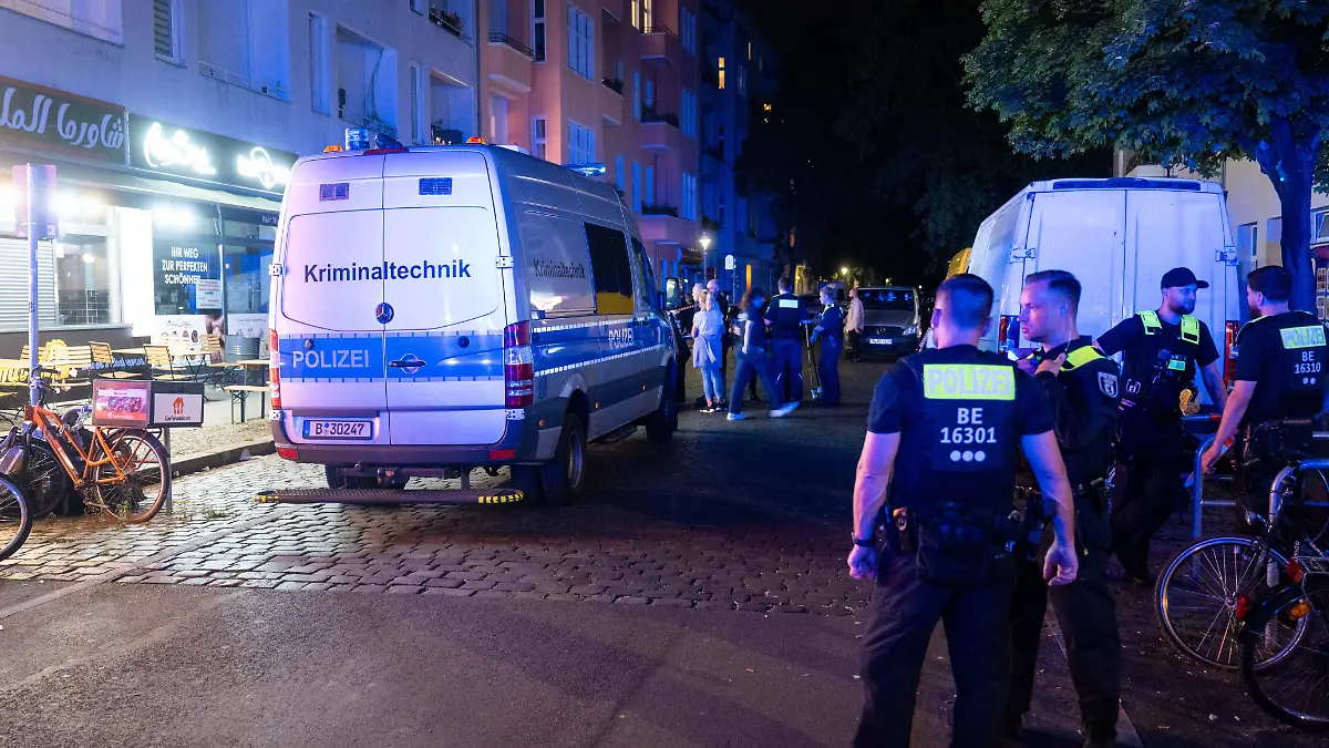 Nächtlicher Polizeieinsatz (Symbolfoto)