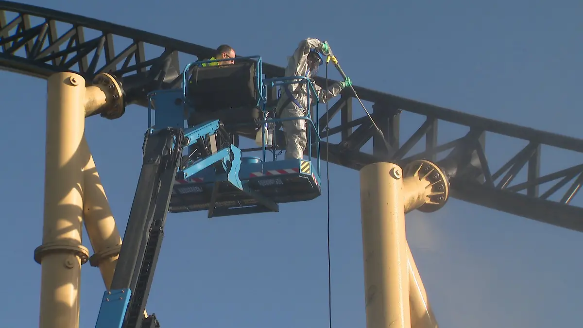 Eine Achterbahn zu putzen, gehört sonst nicht zum typischen Alltag von Eric.