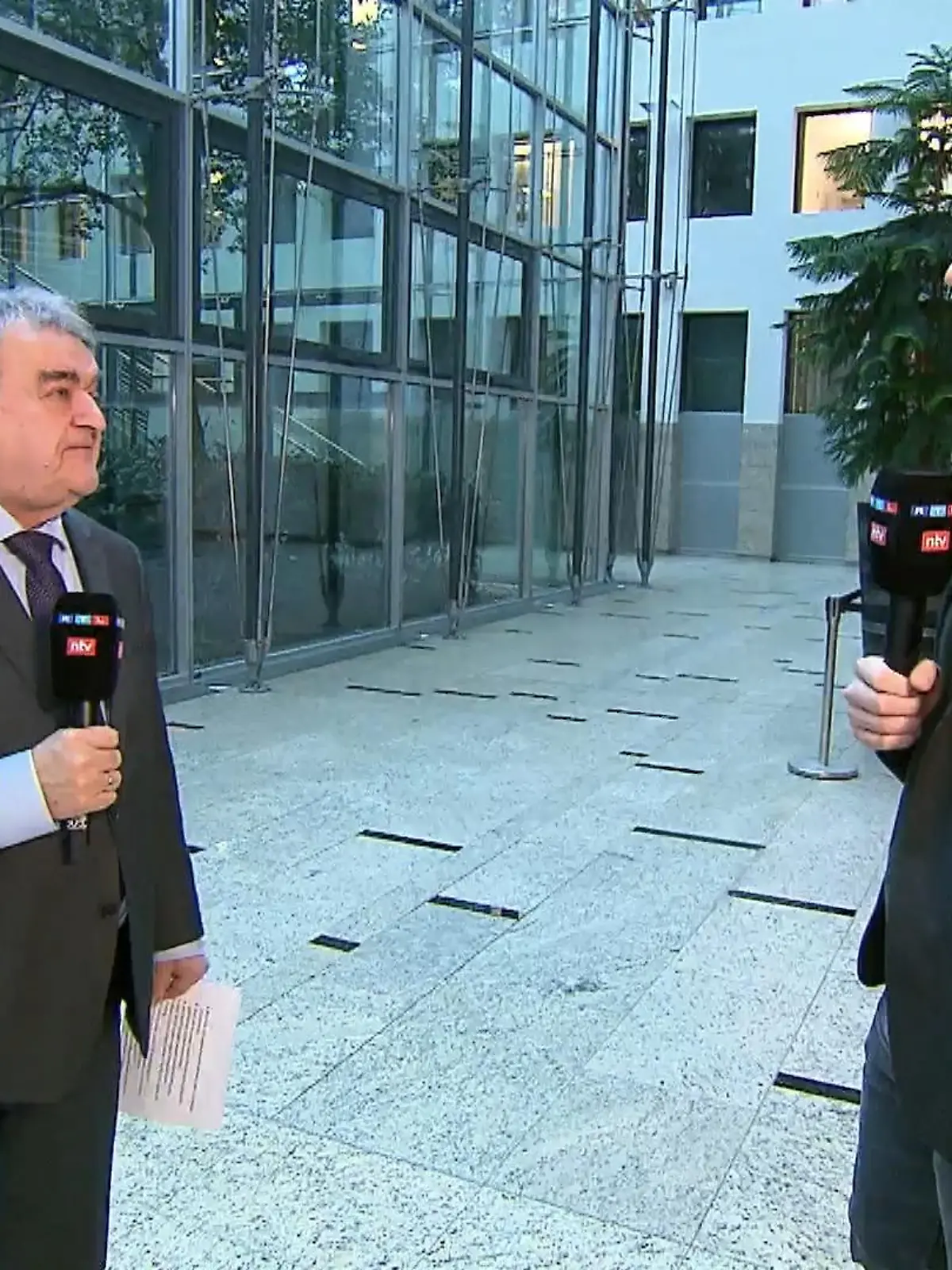 Bild zu: "Gespräch mit NRW-Innenminister Reul"