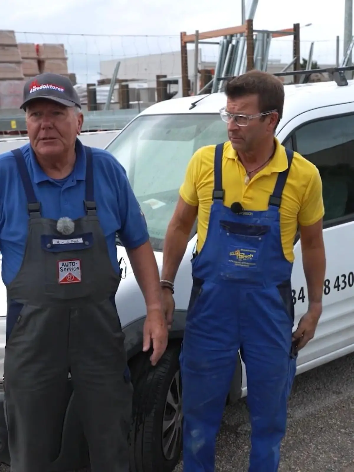 Bild zu: "Rauchwolke über Cala Ratjada"