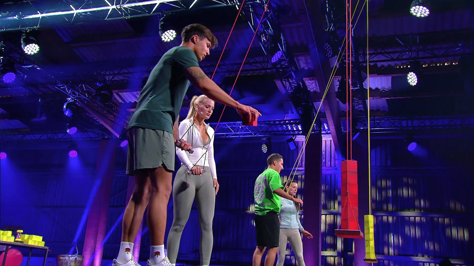 Micha, Edda, Marvin und Jenny liefern sich im Sommerhaus-Finale ein enges Rennen.