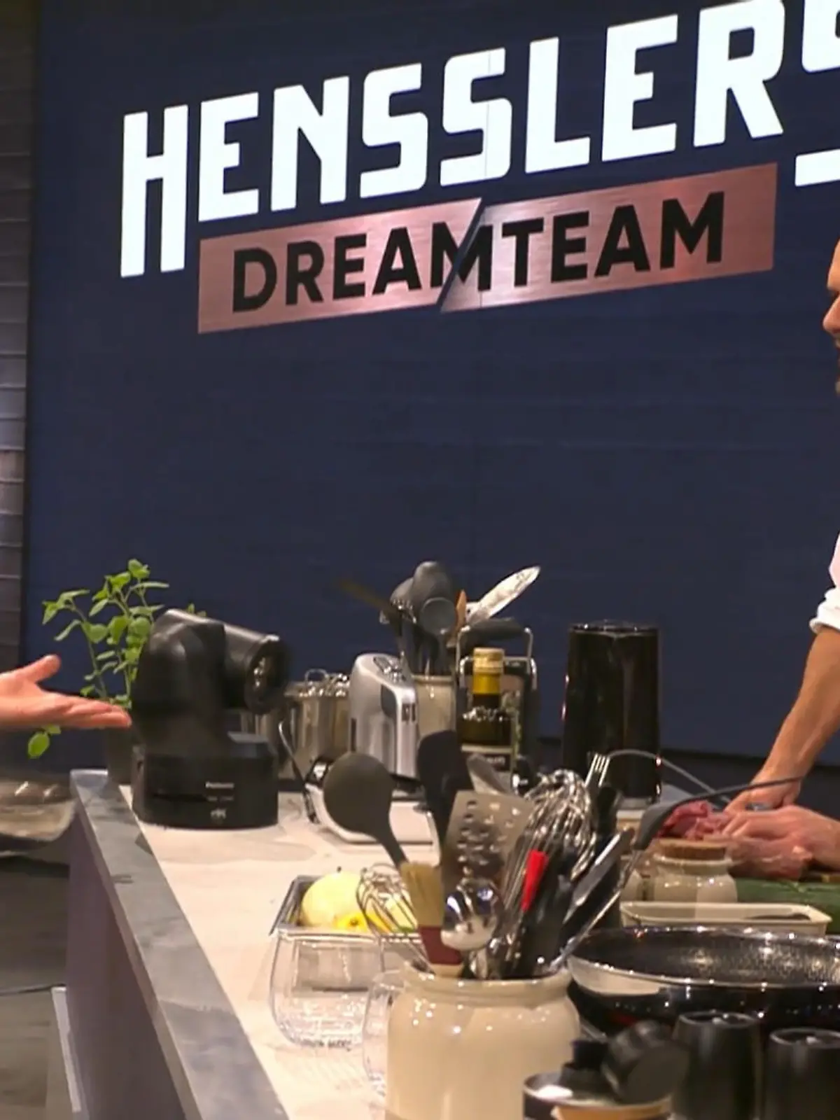 Bild zu: "Ali ist begeistert von seiner Döner-Füllung"