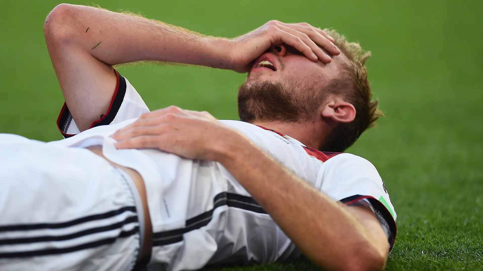 RIO DE JANEIRO, BRAZIL - JULY 13: Christoph Kramer of Germany lies on the pitch after a collision during the 2014 FIFA World Cup Brazil Final match between Germany and Argentina at Maracana on July 13, 2014 in Rio de Janeiro, Brazil. (Photo by Laurence Griffiths/Getty Images)