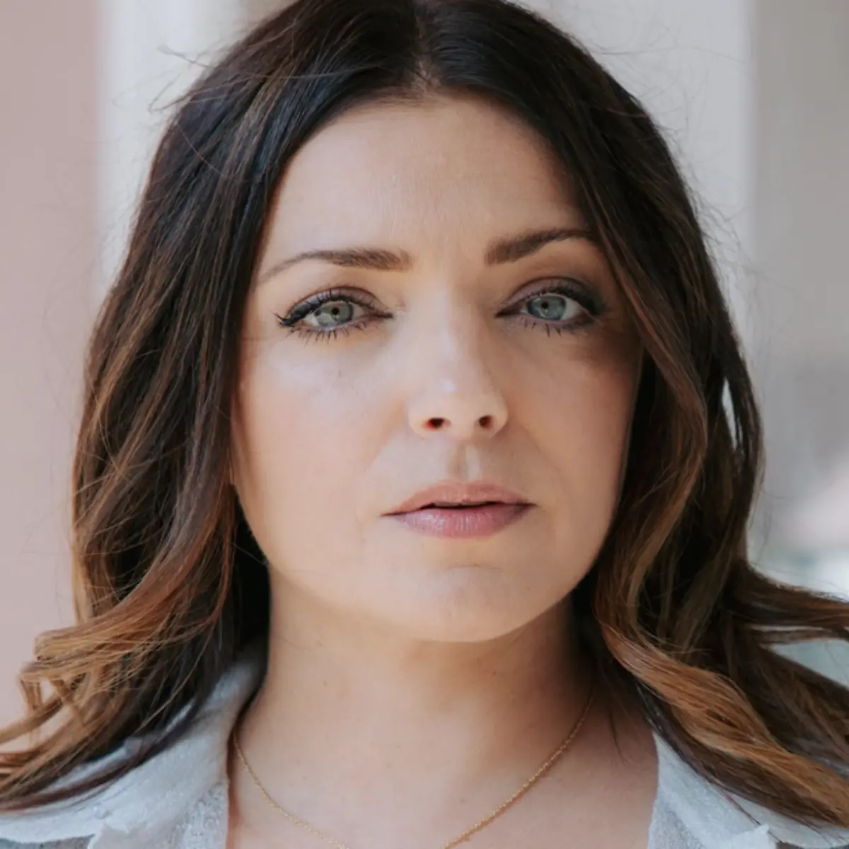 Anne Menden verabschiedet sich bei GZSZ jetzt in die Baby-Pause.