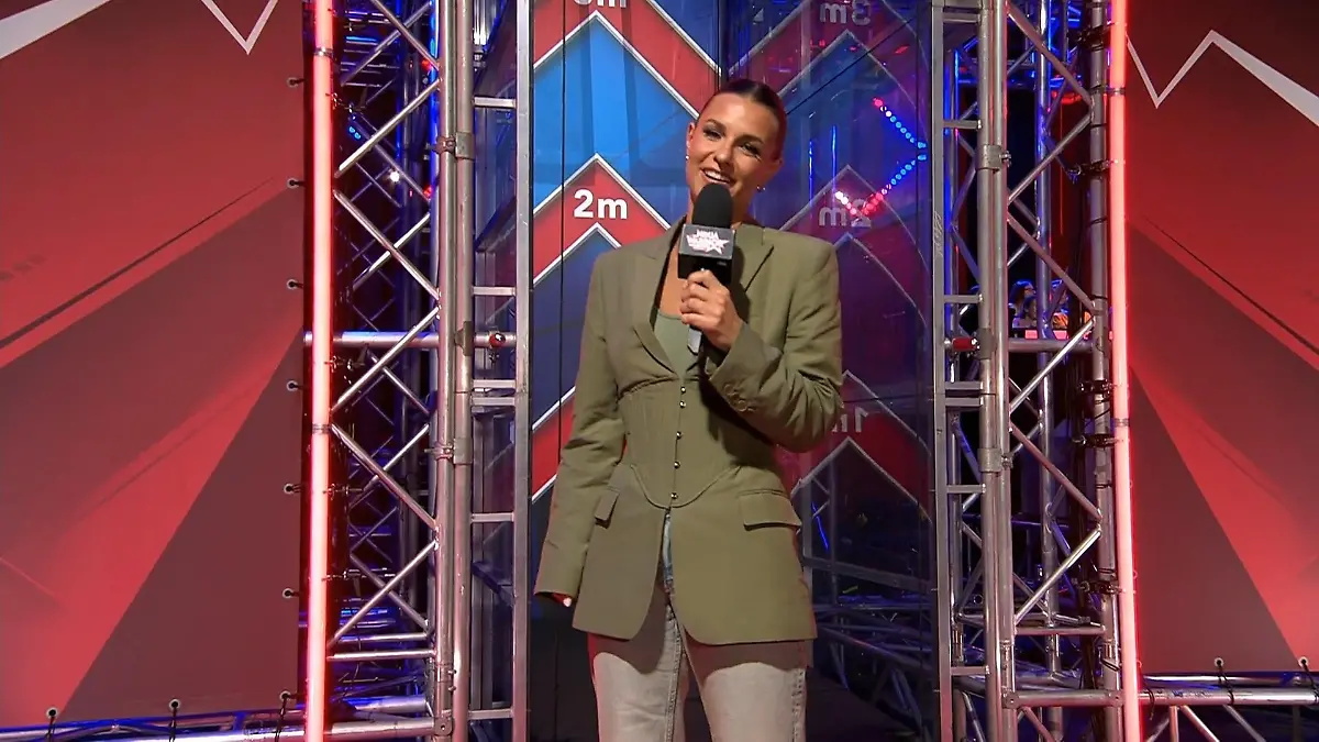 Laura Wontorra präsentiert uns ihren Korsett-Look Catwalk bei „Ninja Warrior Germany“