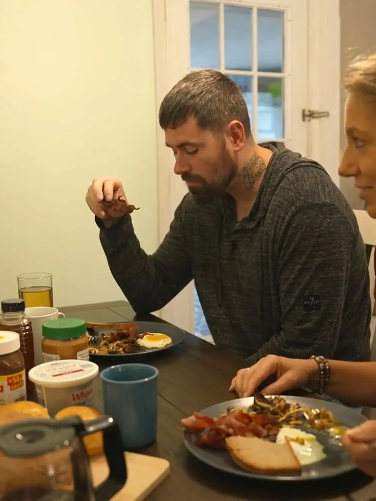 Bild zu: "Rebeccas Mutter – große Sorge, jetzt großes Oma-Glück"