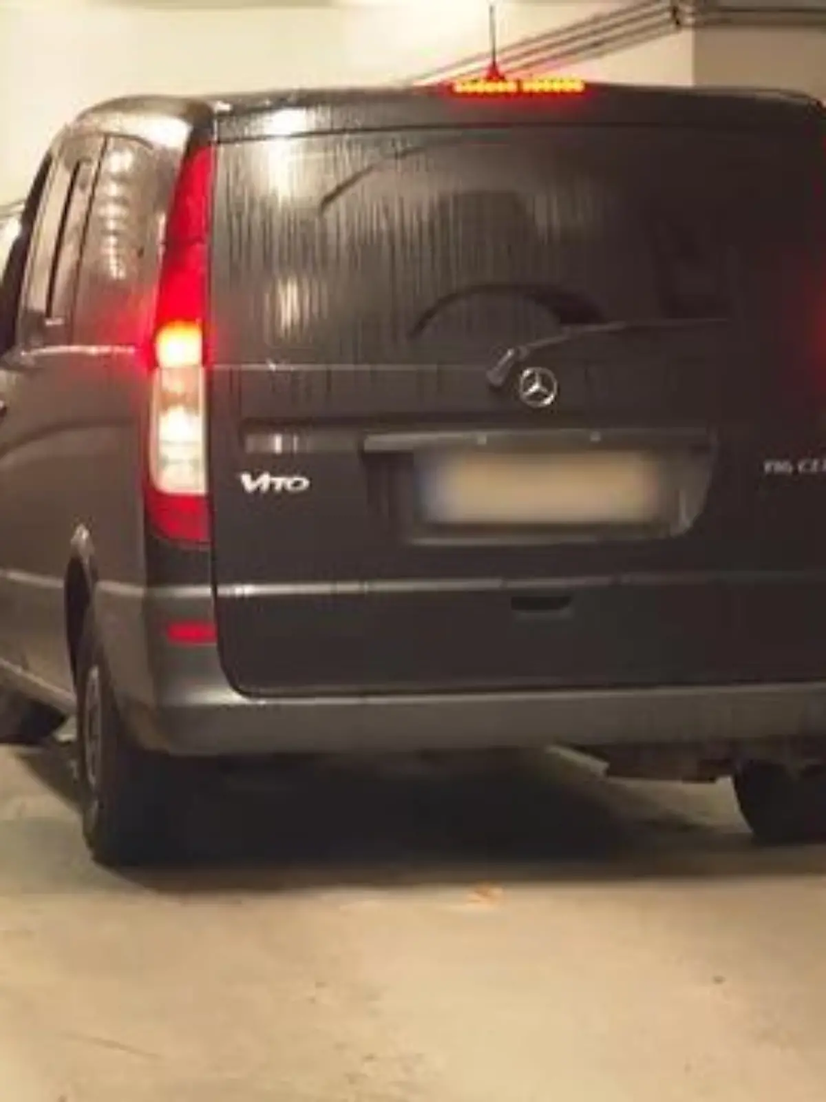 Bild zu: "Ex-Freundin unter Mordverdacht! Hier wird die Angeklagte zum Haftrichter gebracht"