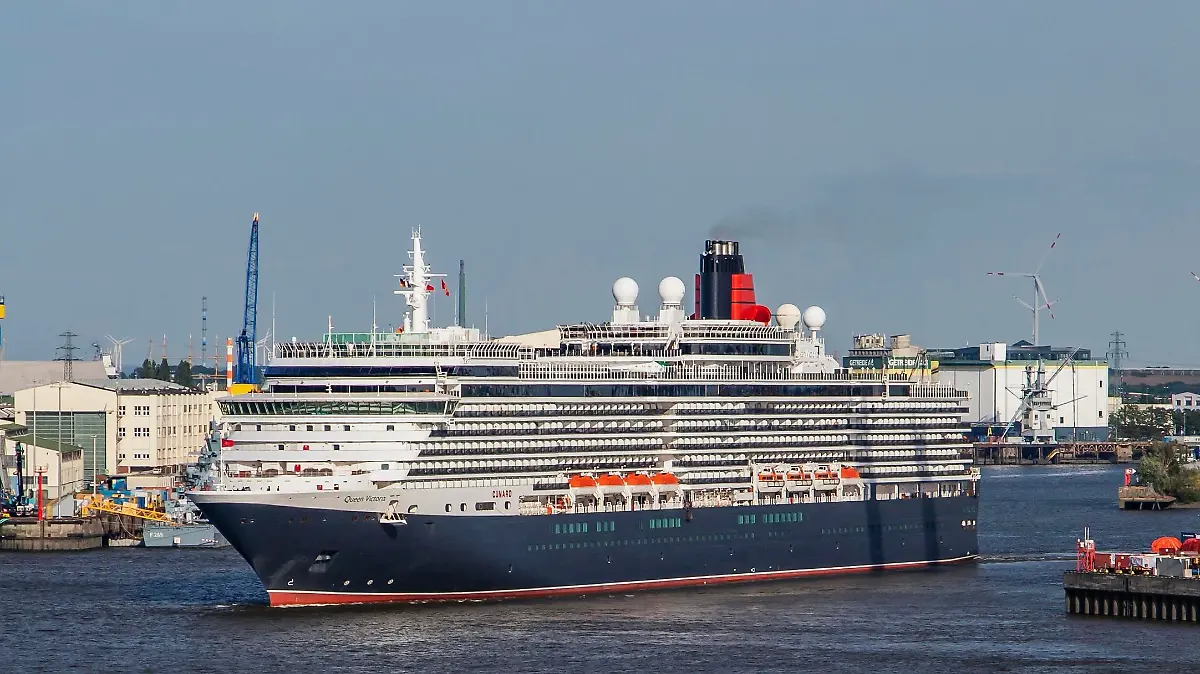 Kreuzfahrtschiff Queen Victoria auf der Elbe im Hamburger Hafen, Hamburg, Land Hamburg, Norddeutschland, Deutschland, Europa