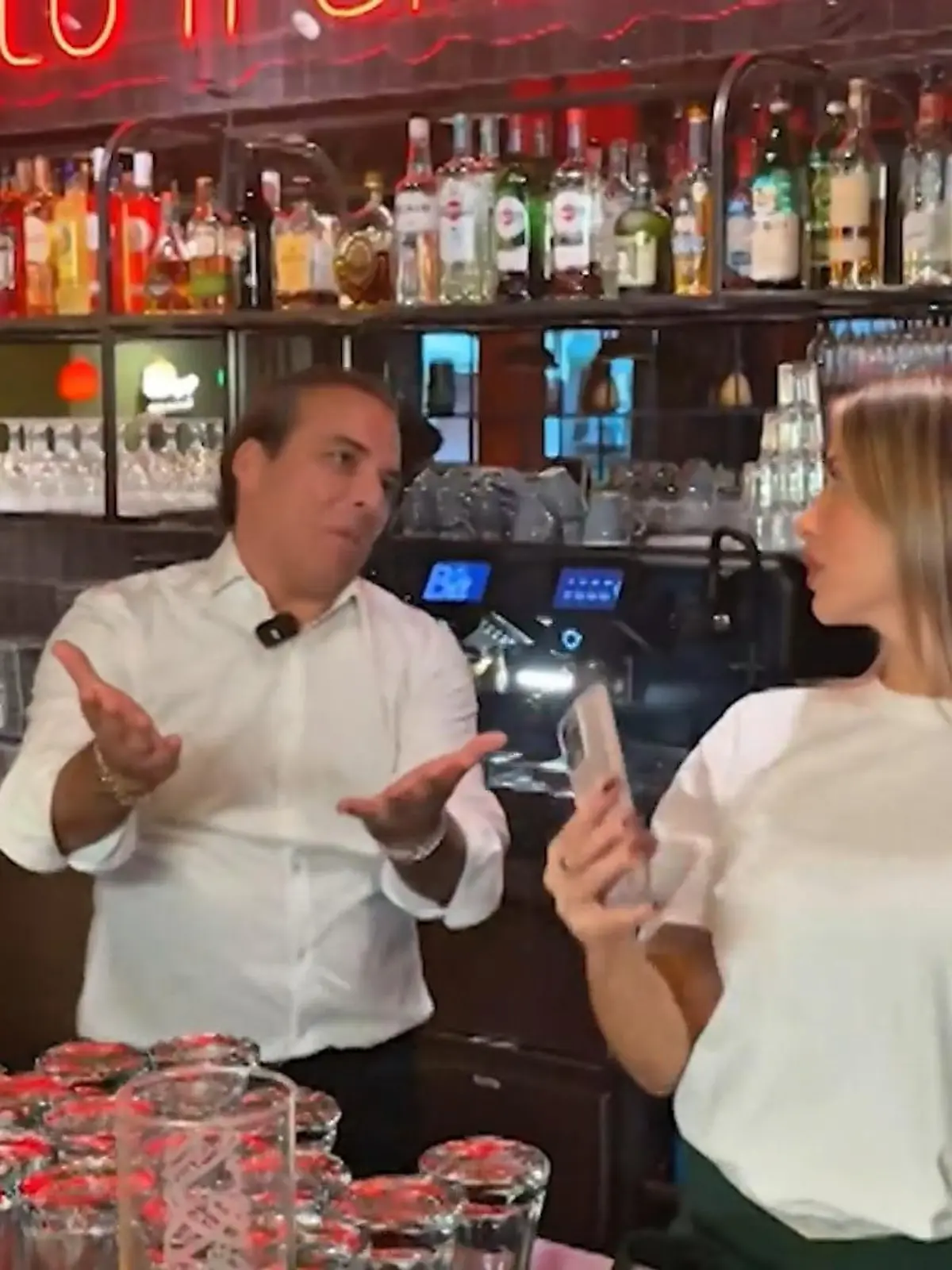 Bild zu: "Kölner Wirt nimmt Gen Z aufs Korn"