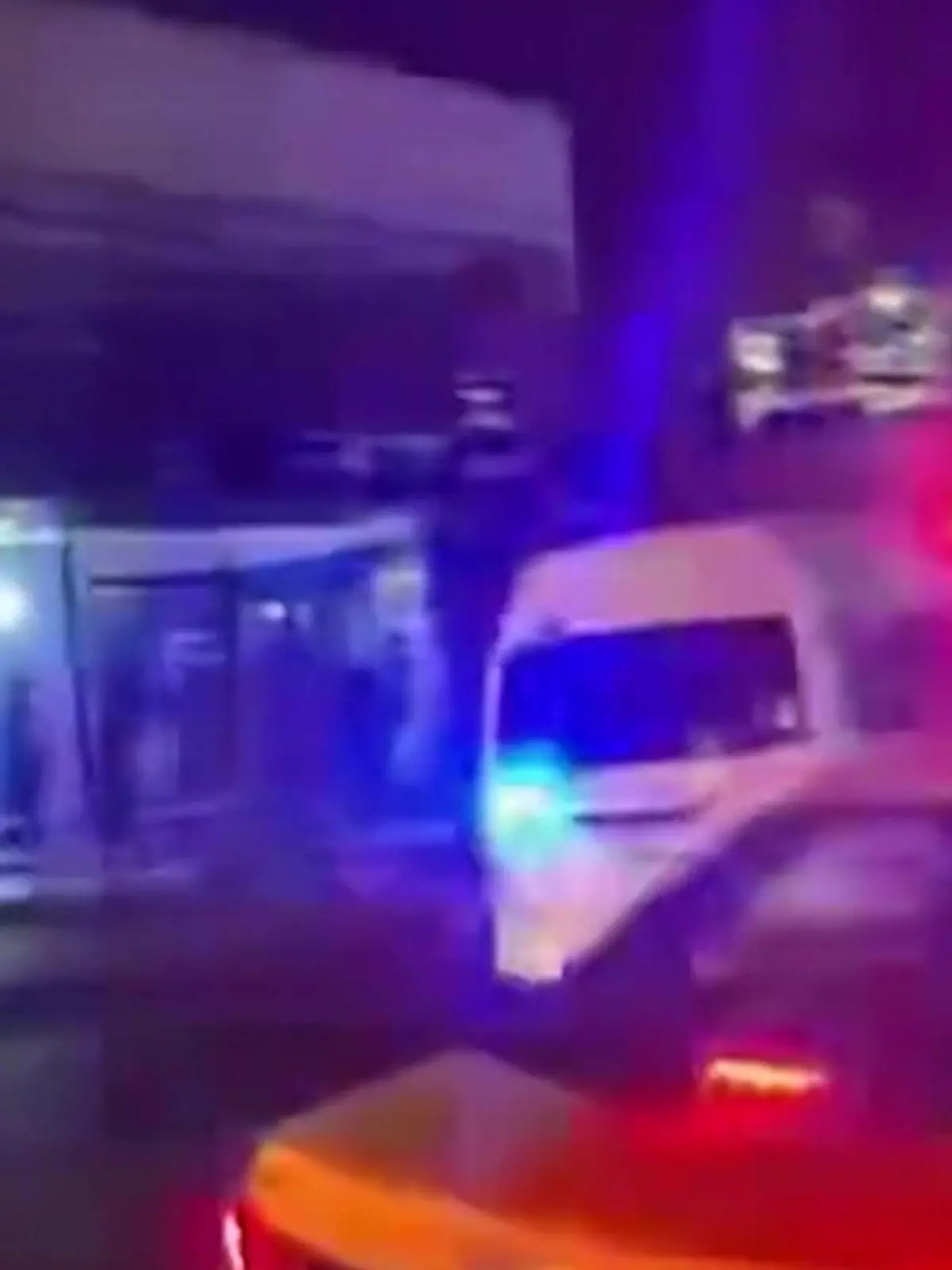 Bild zu: "Rettungssanitäter schießen aufeinander – weil sie alle DIESEN Patienten behandeln wollen!"