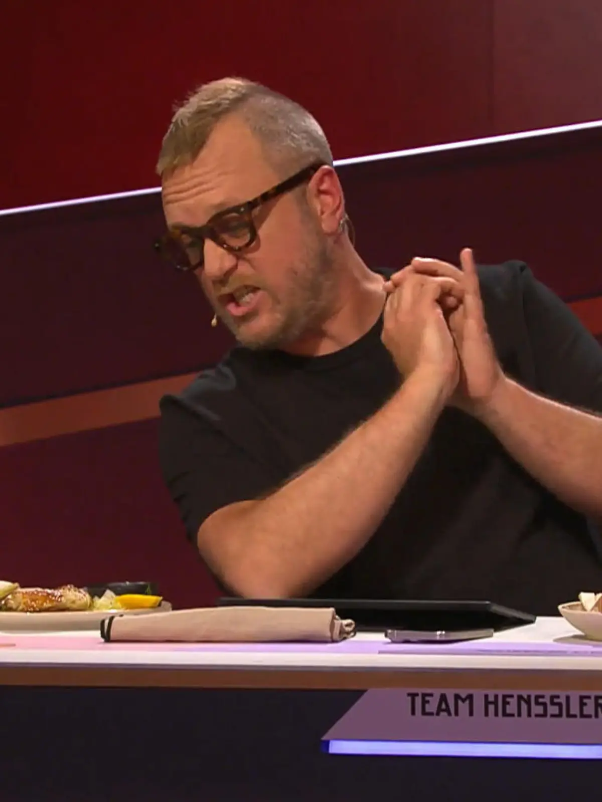 Bild zu: "Max Strohe erklärt Döner-Essen mit vollem Einsatz"