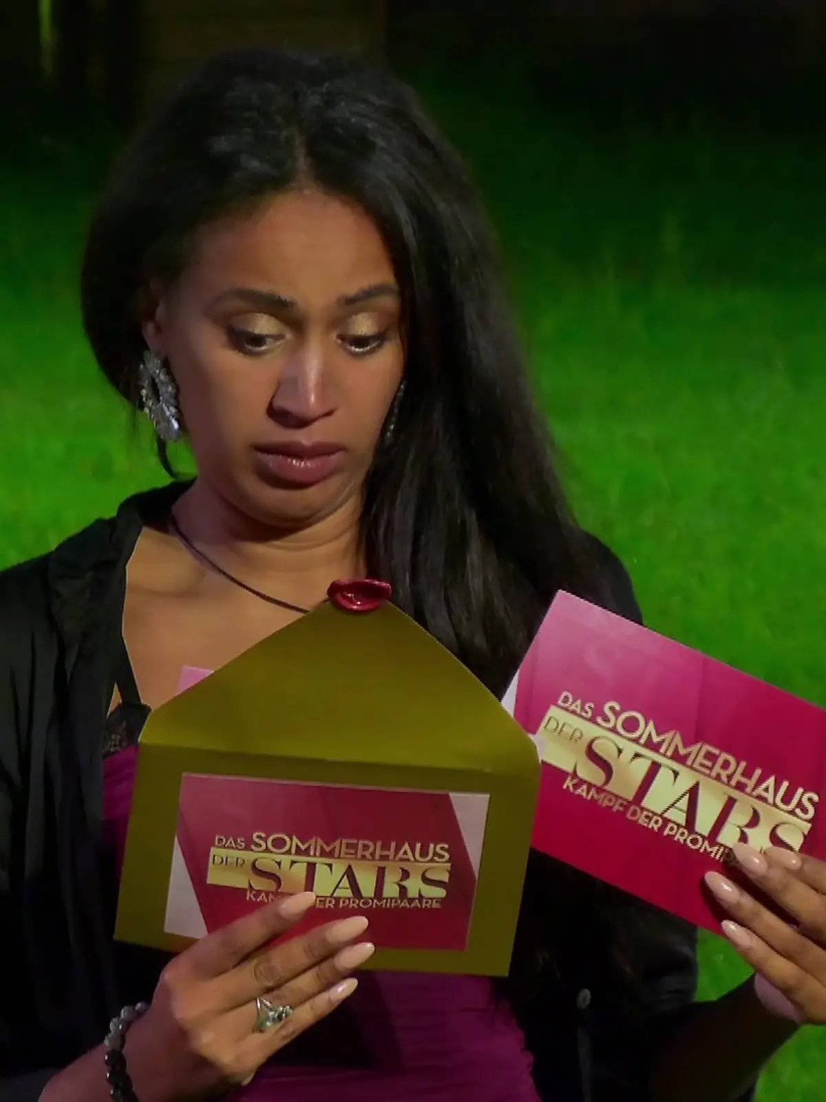 Sarah Joelle Jahnel erhält ein Angebot.