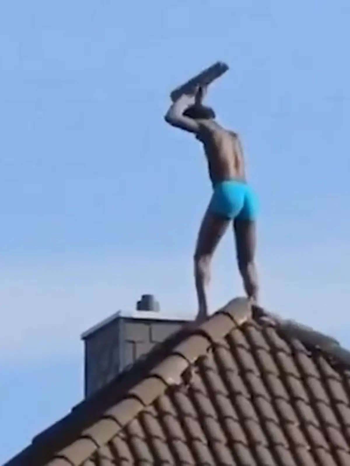 Bild zu: "Halbnackter wirft Ziegelsteine – Prozessstart"