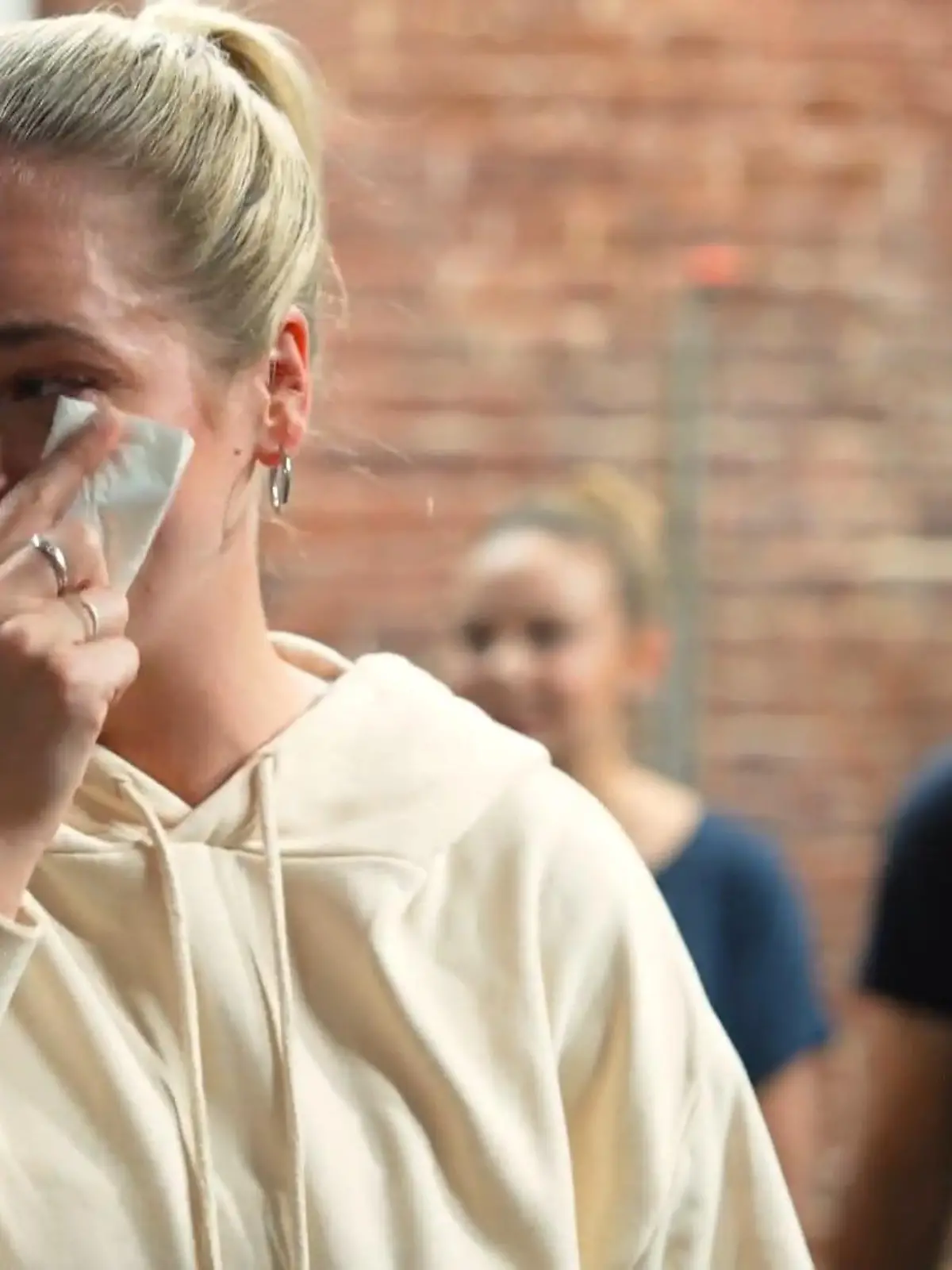 Bild zu: "Zum Abschied kullern bei Carina Koller die Tränen"