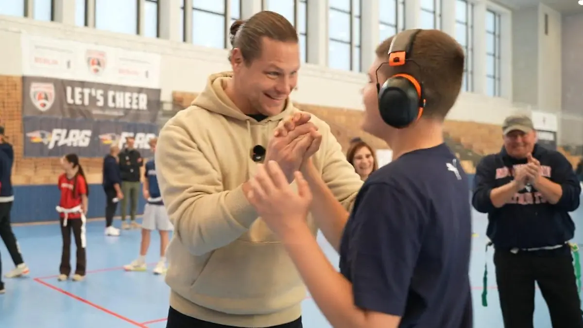 Touchdown! NFL-Stars besuchen inklusives Football-Camp in Berlin „Man kann von den Kindern lernen!"