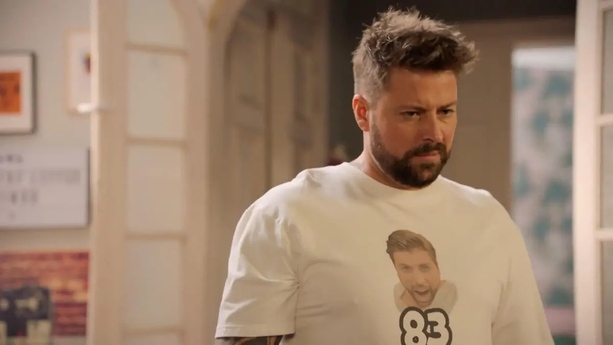 Obwohl John froh ist, auch mal Zeit für sich zu haben, vermisst er seine Tochter Clara. 