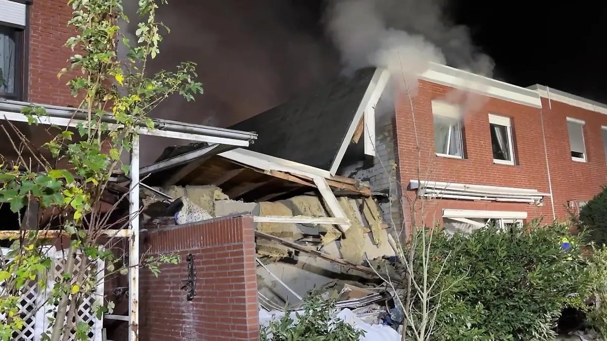 ,,Zusammengefallen wie Kartenhaus!" Wohnhaus nach Explosion völlig zerstört 83-Jähriger noch vermisst